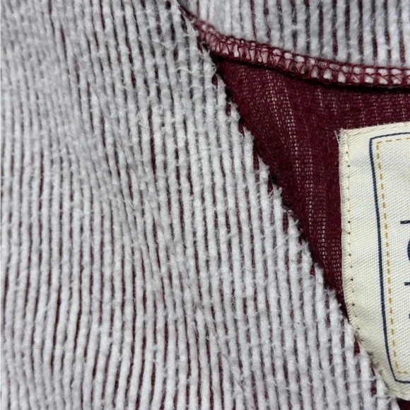 Elegant Women's Pajama Set - Picture 3 of 4